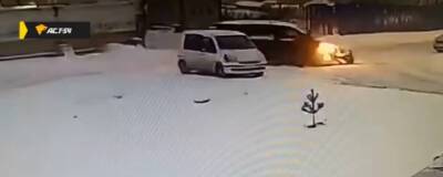 На Спортивной в Новосибирске минивэн наехал на ребёнка, которого везли на снегокате