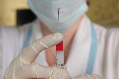 Гинцбург оценил совместное применение вакцин от ковида и гриппа