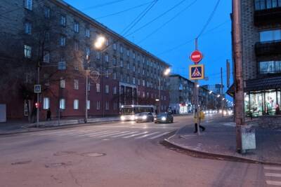 Утро после сильного снегопада началось с пробок и ДТП в Красноярске