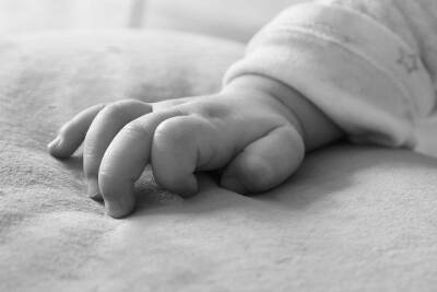Чиновница алтайской опеки пойдет под суд за смерть ребенка, которого избила мать