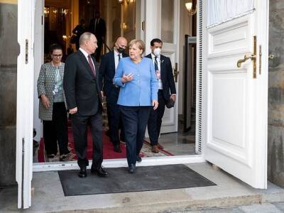 Уходящая Меркель пригрозила Москве новыми санкциями