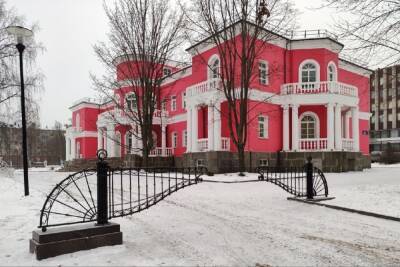 Новые кованые ворота появились у ЗАГСа Петрозаводска