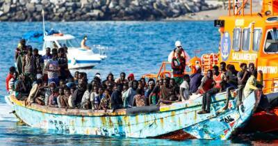 Джонсон призвал ЕС остановить нелегалов, переправляющихся в Европу на лодках