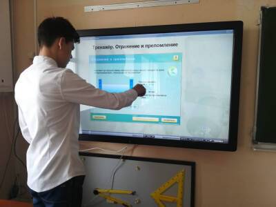 Победители конкурса "Учитель года" на Сахалине приобрели современное оборудование