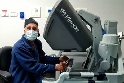 Впервые в Израиле робот полностью выполнил операцию по мастэктомии