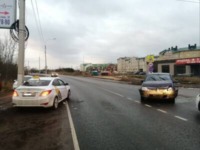 В утреннем ДТП в Твери пострадала пассжирка такси