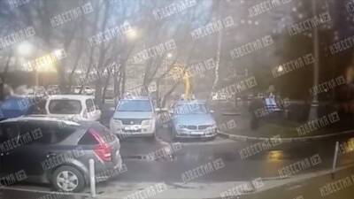Камера сняла напавшего на девочку в Москве мужчину-рецидивиста