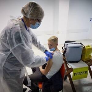Минздрав: COVID-прививки получили 42% украинцев