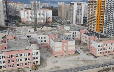 Готовность строительства самой большой школы в Новороссийске составляет 63%