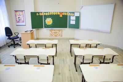 На Сахалине учительница играла с учениками в «камень, ножницы, бумага» на раздевание