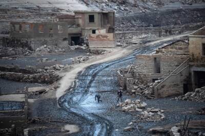 В Испании из-под воды показалась затопленная в 1992 году деревня