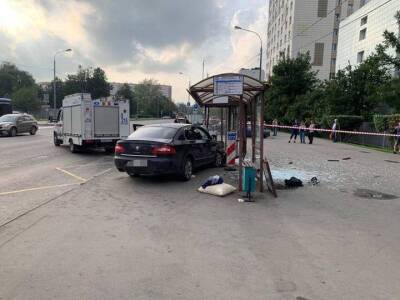 Прокуратура утвердила обвинение в отношении лихача, врезавшегося в автобусную остановку в Москве