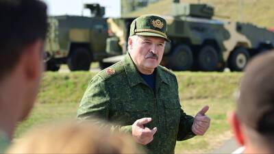 Лукашенко прибыл в лагерь мигрантов на границе с Польшей