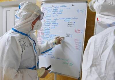 Менее 6,4 тыс. случаев коронавируса выявлено за сутки в Поволжье впервые за месяц