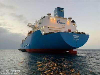«Газпром» подкинет Европе СПГ: танкер-заправщик подошел к новому заводу на Балтике