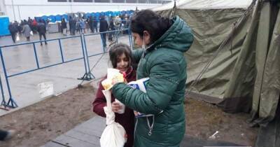 Для беженцев на границе уже доставлено свыше 100 т гуманитарной помощи