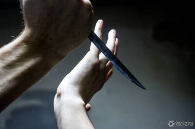 Молодой человек в Подмосковье напал с ножом на мужчину в подъезде