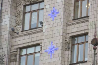 Киев начали украшать к Новому году: в центре появились первые гирлянды