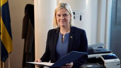Первая женщина, избранная премьером Швеции, подала в отставку спустя несколько часов
