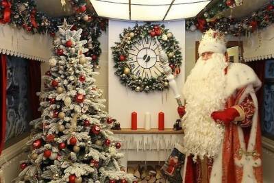 На железнодорожный вокзал Астрахани прибудет сказочный поезд Деда Мороза