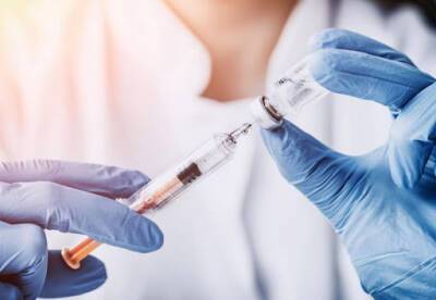 Вирусолог Нетесов опроверг теорию об опасности вакцинации при высоком уровне антител