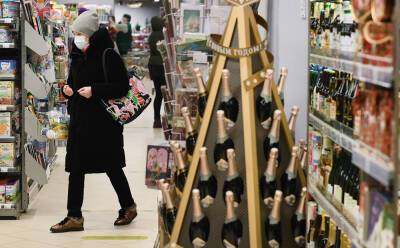 Новогодние праздники петербуржцы проведут в масках и без мероприятий