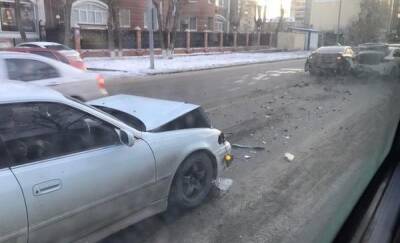 В Тюмени на Максима Горького разбились пять автомобилей