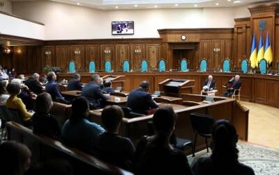 Зеленский назначил двух новых судей КС