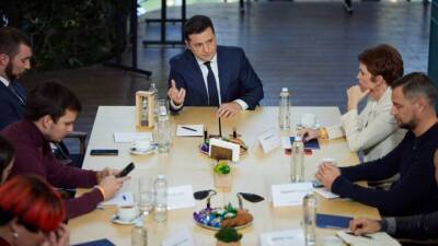 Зеленский выступил против принятия закона о переходном периоде в Донбассе