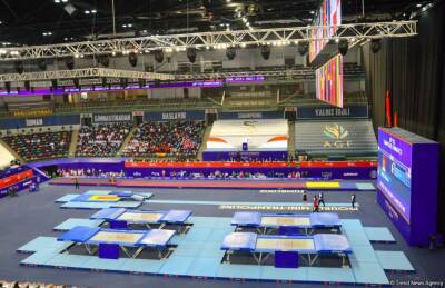 Всемирные соревнования среди возрастных групп в Баку: гимнасты из США заняли первое место в синхронных прыжках на батуте