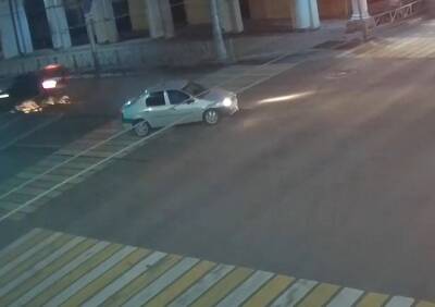 В центре Рязани сняли на видео «искрометное» ДТП