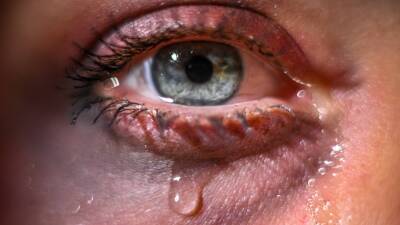 Слезы человека оказались полезны в борьбе с эмоциональной болью и стрессом