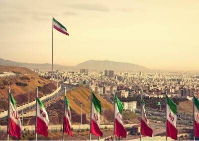 В Иране массовые протесты переросли в жесткие столкновения и мира - cursorinfo.co.il - Иран - Тегеран