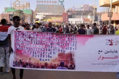 Распад политических партий Судана поспособствует приходу к власти военных — мнение