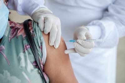 Эпидемиологи Ленобласти предупреждают: вакцинация не должна снижать темпов