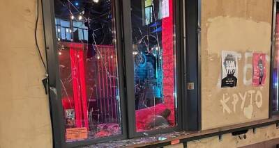 Группа неизвестных разгромила бар "Хвильовий" на Подоле, в заведении подозревают ультраправых