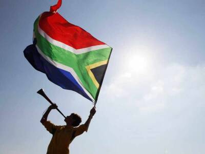 Минздрав ЮАР считает, что реакция на новый штамм неоправданна