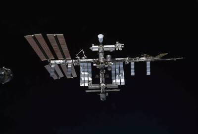 Российские космонавты Шкаплеров и Дубров впервые перешли в новый модуль "Причал" на МКС
