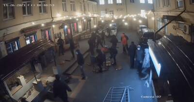 Азов - "Разбили окна, распылили газ": в Киеве неизвестные напали на бар "Хвильовий" (фото, видео) - focus.ua - Украина - Киев - Берлин