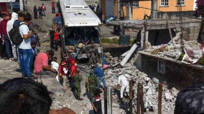 Число жертв автобусной аварии в Мексике возросло до 21