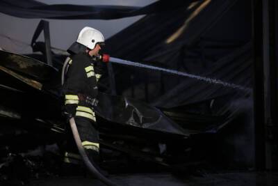 В Волгоградской области во время пожара в двухэтажке пострадал человек
