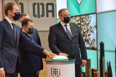 На Тамбовском пороховом заводе открыли первый в России проект по производству нитриловых перчаток