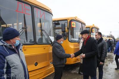 В Пензенской области 28 автобусов передали районным школам