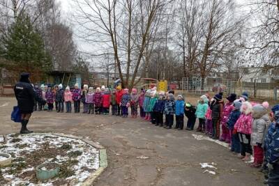 В Тверской области провели занятие по ПДД для малышей детского сада
