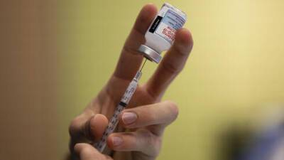 Готовится новая вакцина: Pfizer и Moderna обещают разработать препарат против штамма "Омикрон"