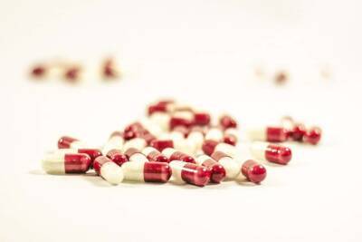 Какие препараты существенно снижают риск смерти от COVID: исследование и мира