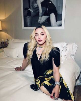 Мадонна обвинила Instagram в сексизме за удаление ее фото с обнаженными сосками