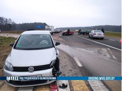 В Гродненском районе в результате аварии столкнулись три машины