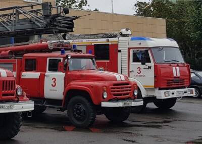 Утром смоленские пожарные тушили квартиру на Лавочкина