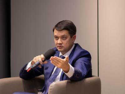 Корниенко рассказал, поднимали ли на съезде партии "Слуга народа" вопрос лишения Разумкова мандата
